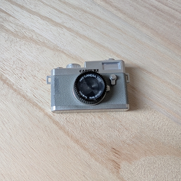 Miniature Camera Keychain - Picture 9 of 9